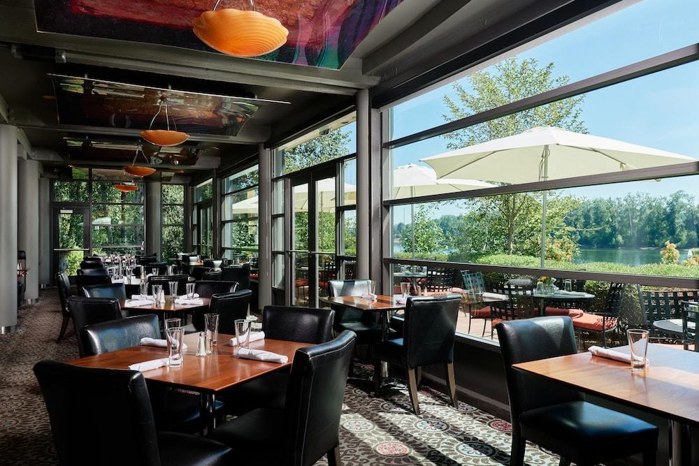 River's Edge Portland, Tapestry Collection By Hilton 4* Portland