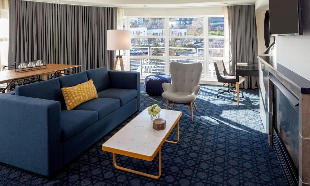River's Edge Portland, Tapestry Collection By Hilton