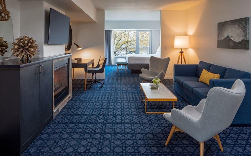 River's Edge Portland, Tapestry Collection By Hilton
